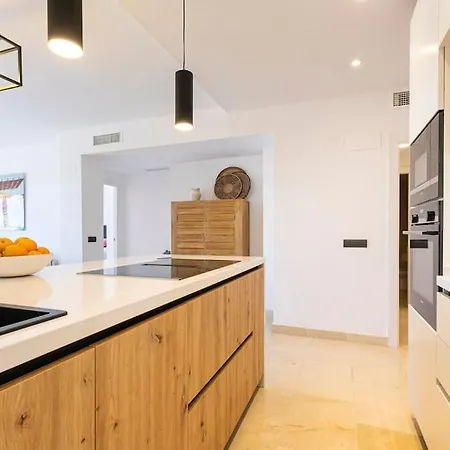 Idyllic Penthouse With Sea View In Benahavis *