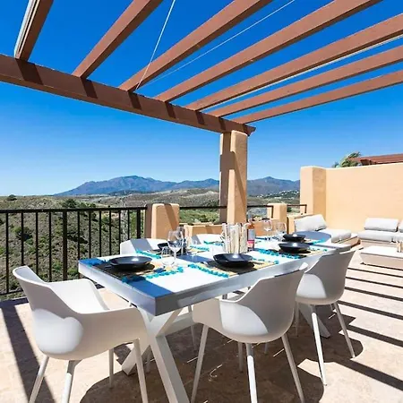 Idyllic Penthouse With Sea View In Benahavis *